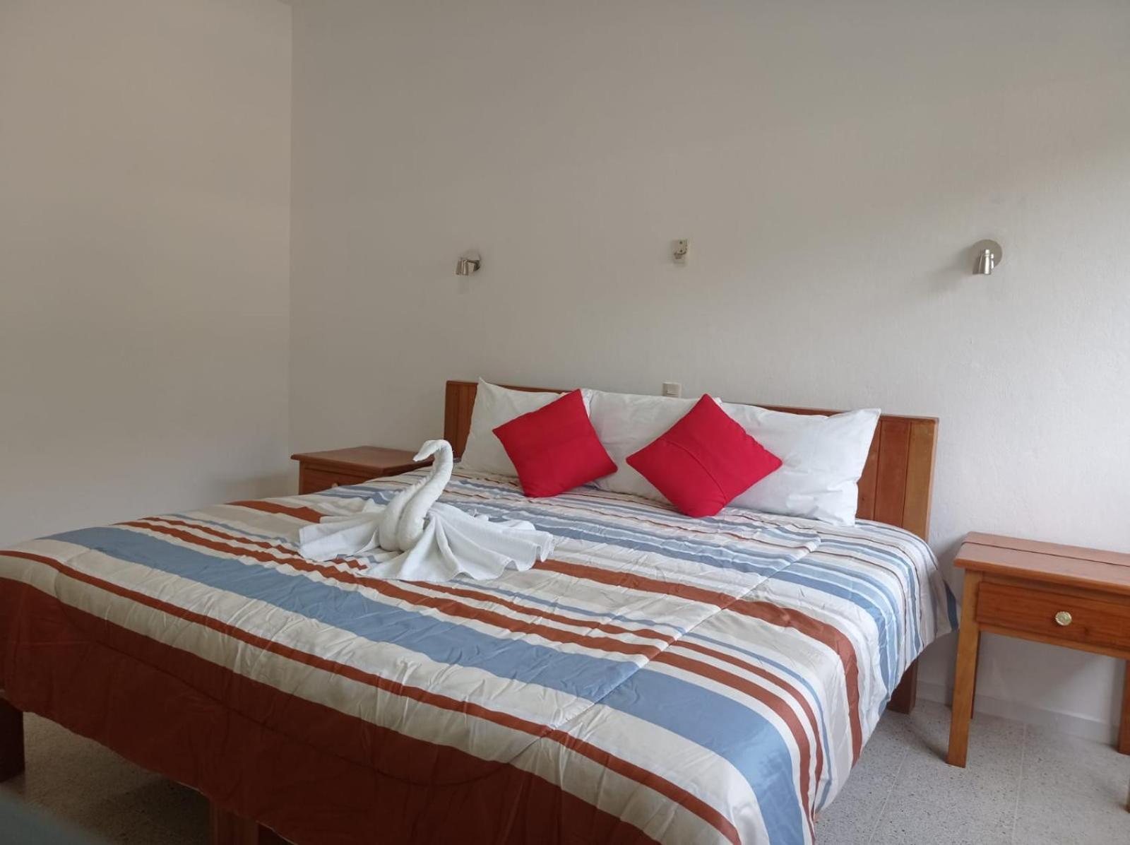 Hotel Los Leones パレンケ エクステリア 写真